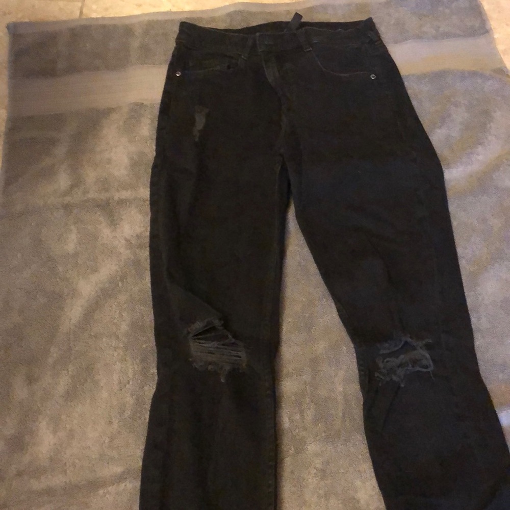 Distressed skinny jeans